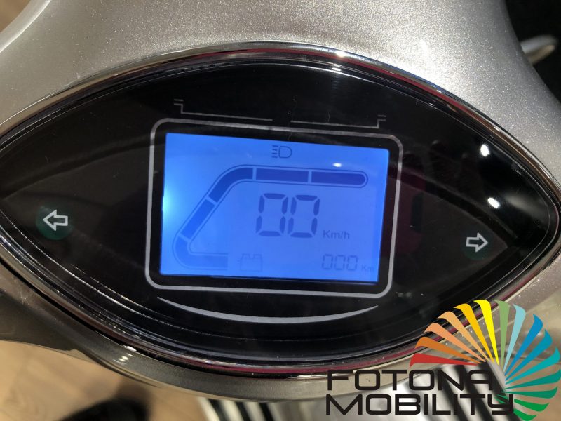 moto electrica milano display
